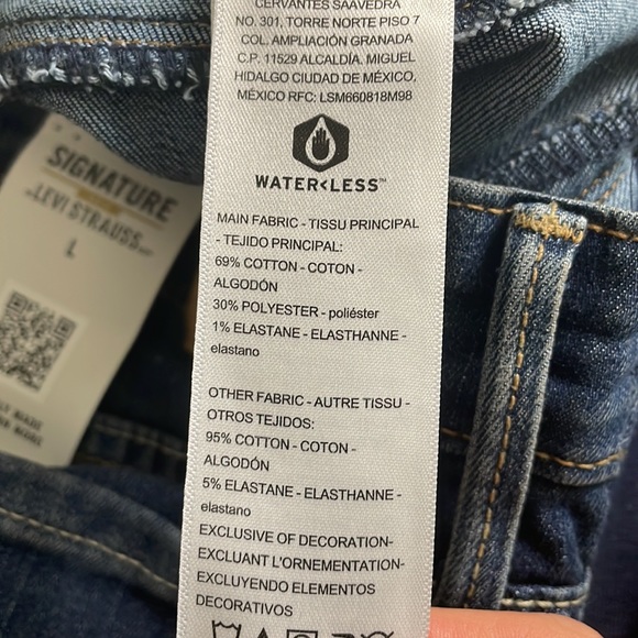 Maternity Signature Levi Strauss Maternity Jeans- Skinny- Dark Wash- Large - Picture 10 of 16